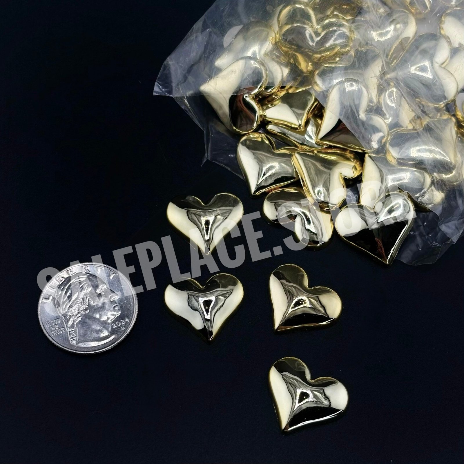 plastic-heart-charm-0.8-gold
